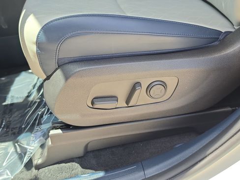 Certified 2025 Kia Carnival EX FWD image 22