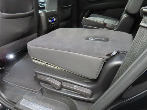 Used 2024 GMC Yukon SLT w/ SLT Luxury Package AWD/4WD image 68