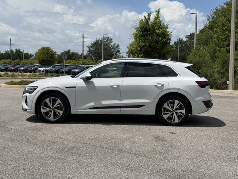 Used 2024 Audi Q8 e-tron Premium Plus w/ Premium Plus Package AWD/4WD image 4