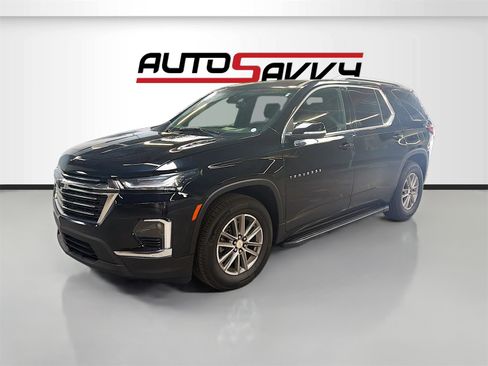 Used 2024 Chevrolet Traverse LT image 3