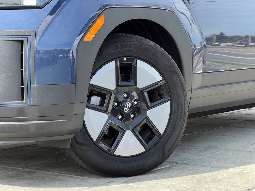 Certified 2025 Hyundai Santa Fe SEL AWD/4WD image 2
