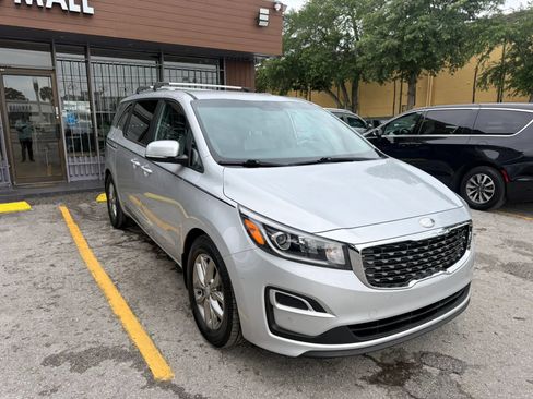 Used 2019 Kia Sedona EX FWD image 3