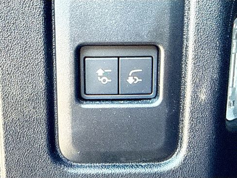 Used 2024 Land Rover Defender 110 X image 13