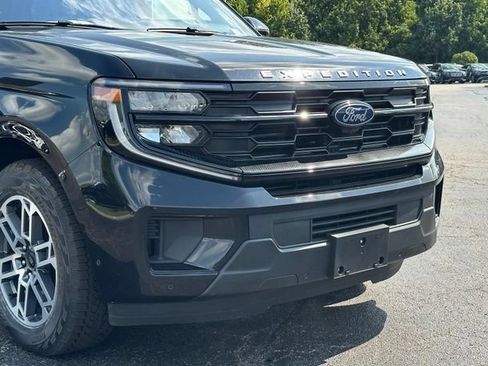 Used 2025 Ford Expedition Active AWD/4WD image 2