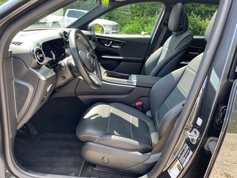 Used 2025 Mercedes-Benz GLC 300 4MATIC image 38