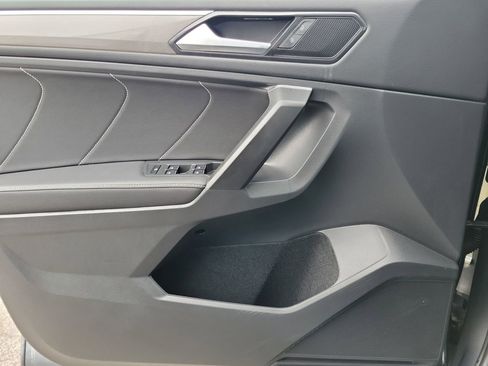 Used 2022 Volkswagen Tiguan SE R-Line image 28