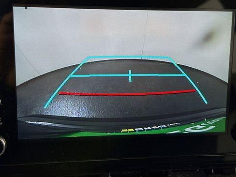 Used 2020 Toyota Corolla LE image 19