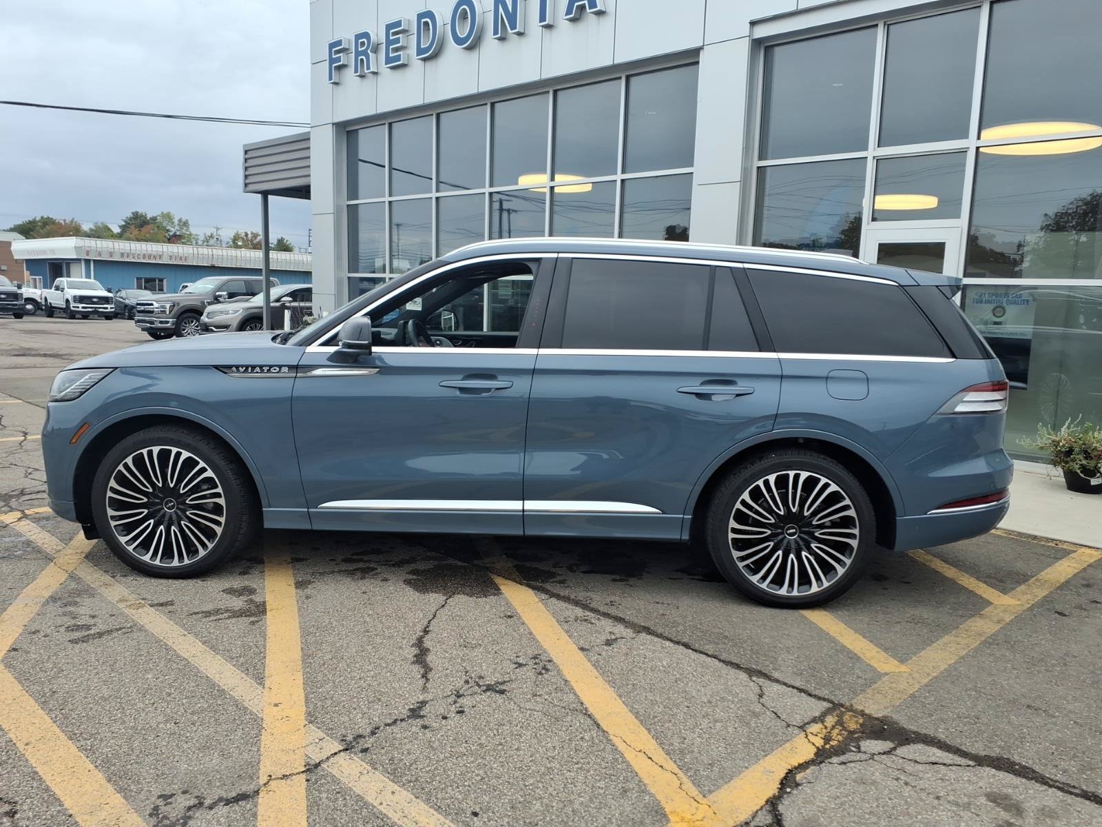Used 2025 Lincoln Aviator Black Label AWD/4WD image 3