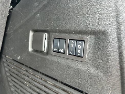 Used 2024 GMC Yukon Denali RWD image 49