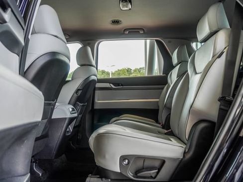 Used 2025 Hyundai Palisade SEL FWD image 44