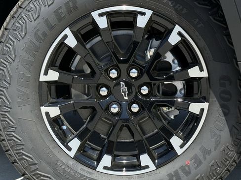 New 2026 Chevrolet Traverse Z71 w/ Enhanced Driving Package image 9