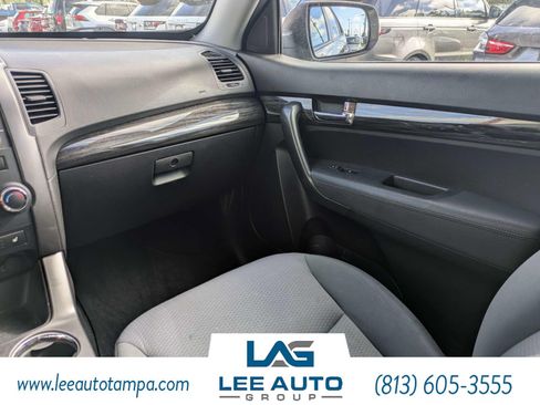 Used 2013 Kia Sorento LX w/ Convenience Pkg FWD image 16