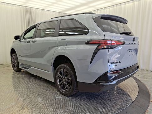 Used 2025 Toyota Sienna XSE image 22