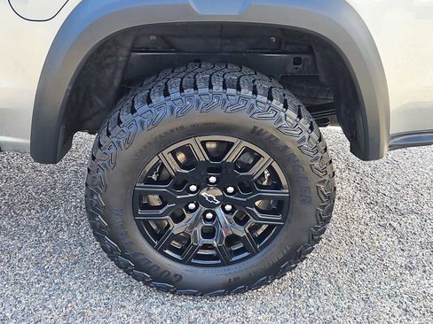 Used 2023 Chevrolet Colorado Trail Boss w/ Technology Package AWD/4WD image 8