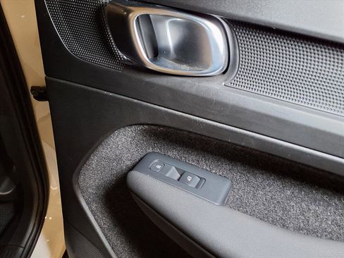 Used 2025 Volvo XC40 B5 Plus image 21