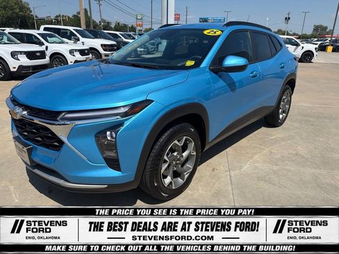 Used 2025 Chevrolet Trax LT FWD image 7