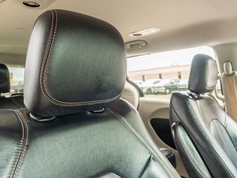 Used 2019 Chrysler Pacifica Touring-L image 45