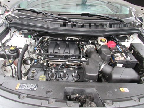Used 2018 Ford Explorer XLT w/ Equipment Group 202A AWD/4WD image 41