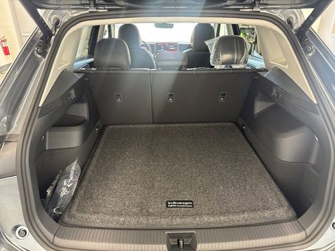 New 2026 Volkswagen Tiguan SE FWD image 12