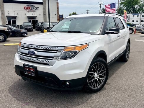 Used 2015 Ford Explorer XLT w/ Equipment Group 202A AWD/4WD image 1