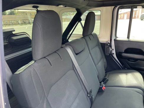 Used 2021 Jeep Wrangler Unlimited Sahara AWD/4WD image 32
