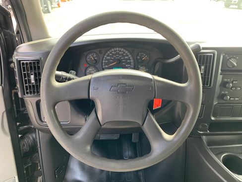 Used 2007 Chevrolet Express 1500 RWD image 10