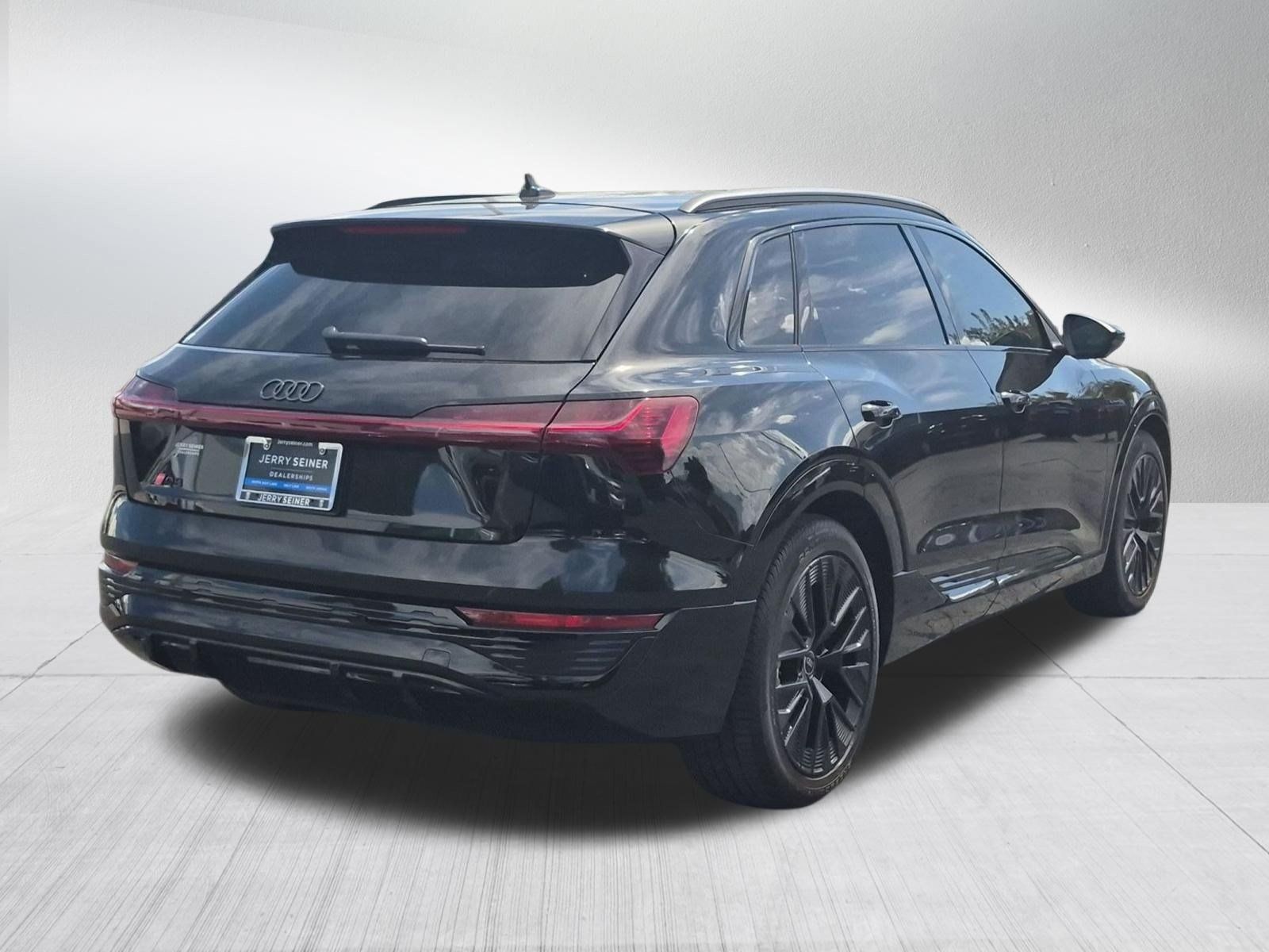Used 2024 Audi Q8 e-tron Prestige AWD/4WD image 5