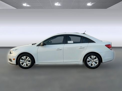 Used 2012 Chevrolet Cruze LS image 2
