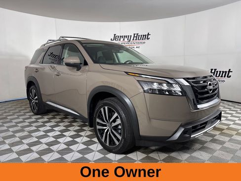 Used 2024 Nissan Pathfinder Platinum w/ Cargo Package image 4