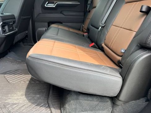 Certified 2025 Chevrolet Silverado 1500 High Country AWD/4WD image 7