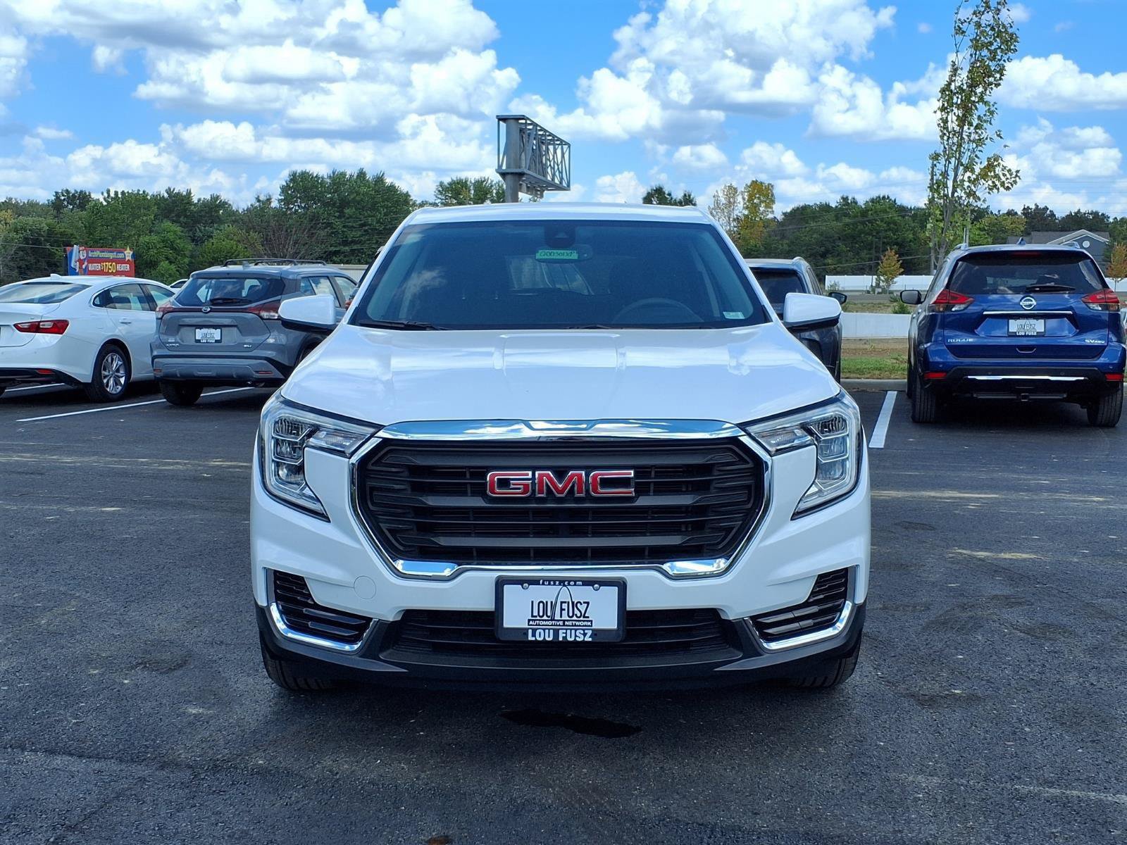 Used 2024 GMC Terrain SLE FWD image 30