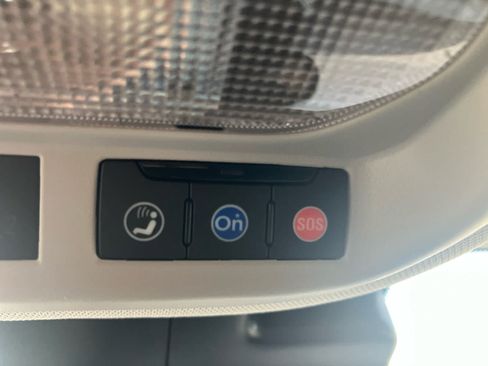Used 2025 Chevrolet Trax LT w/ LT Convenience Package FWD image 19