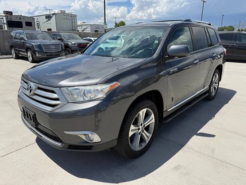 Used 2011 Toyota Highlander Limited w/ Tow Pkg AWD/4WD image 7