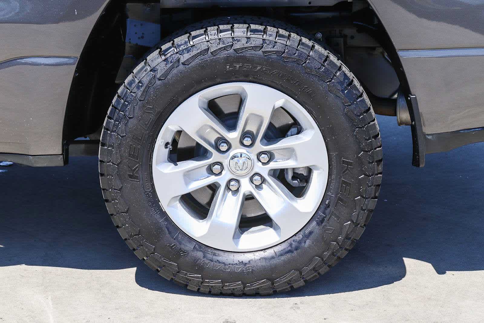 Used 2024 RAM 1500 Laramie AWD/4WD image 9