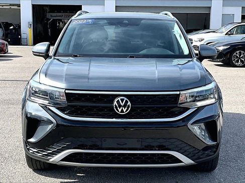 Certified 2022 Volkswagen Taos SE w/ Panoramic Sunroof Package image 10