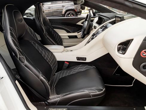 Used 2018 Aston Martin Vanquish S RWD image 27