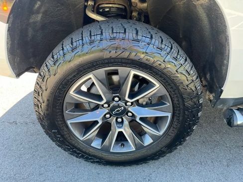 Used 2022 Chevrolet Tahoe Z71 w/ Luxury Package AWD/4WD image 9