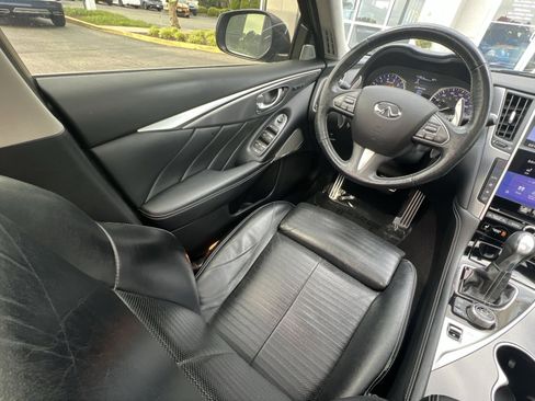 Used 2017 INFINITI Q50 Red Sport 400 AWD/4WD image 4