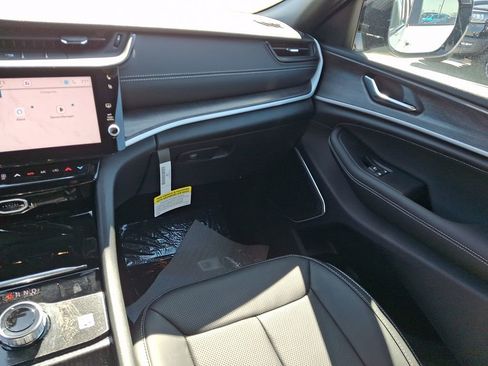 New 2026 Jeep Grand Cherokee Limited AWD/4WD image 12