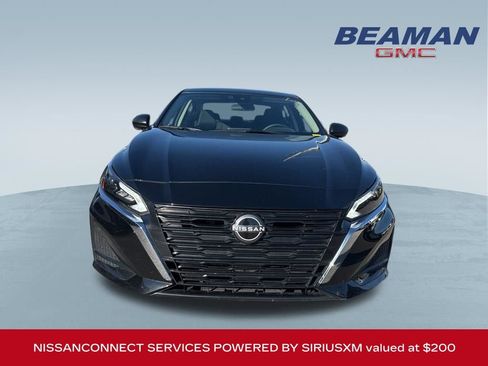 Used 2025 Nissan Altima 2.5 SV FWD image 2