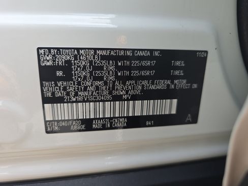 Used 2025 Toyota RAV4 XLE FWD image 34