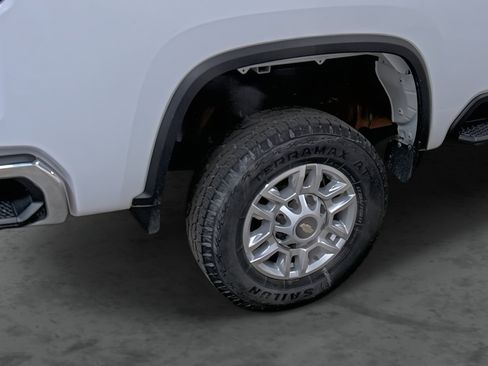 Used 2021 Chevrolet Silverado 2500 LT w/ Snow Plow Prep/Camper Package image 12