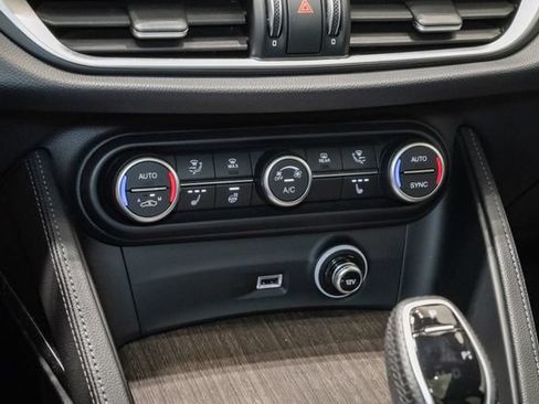Used 2023 Alfa Romeo Stelvio Ti AWD/4WD image 18