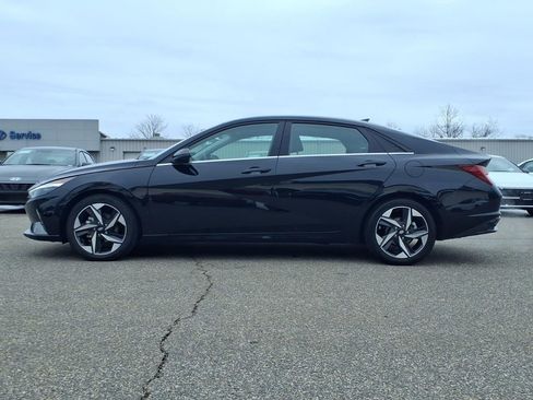 Used 2022 Hyundai Elantra Limited image 6