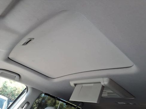 Used 2017 Honda Pilot Touring image 12