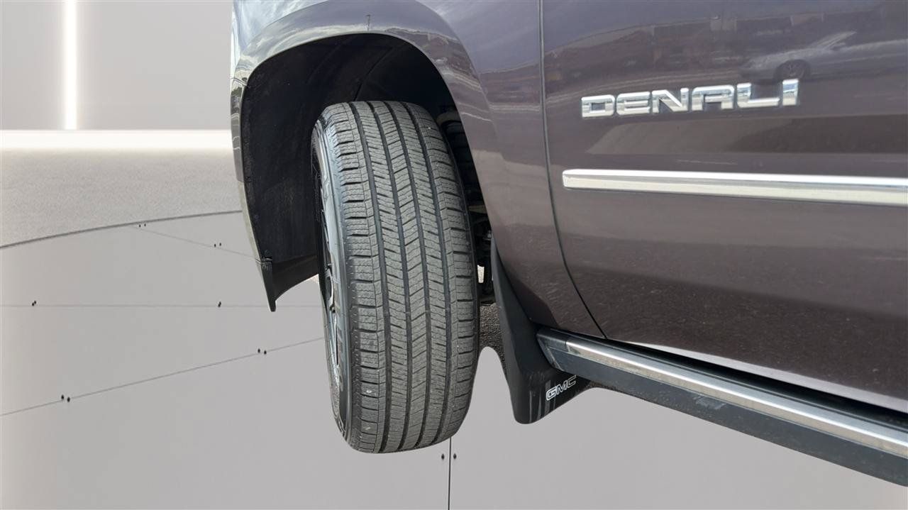 Used 2015 GMC Yukon XL Denali w/ Premium Package AWD/4WD image 38