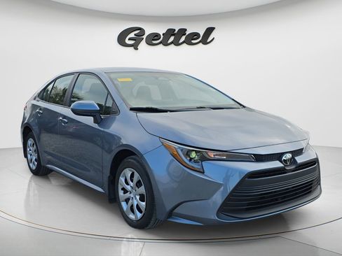 Used 2025 Toyota Corolla LE FWD image 3