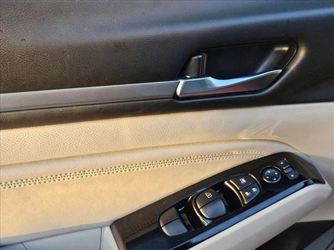 Used 2021 Nissan Altima 2.5 SV image 9