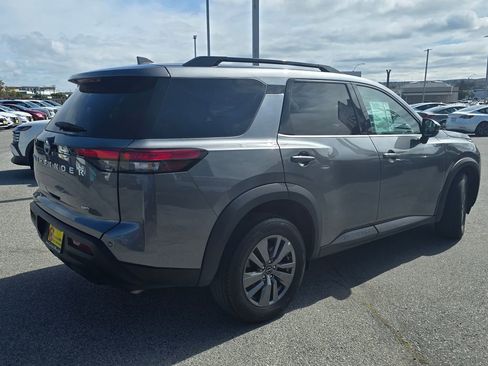 Used 2025 Nissan Pathfinder SV AWD/4WD image 7