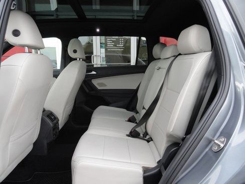 Used 2021 Volkswagen Tiguan SE R-Line image 12